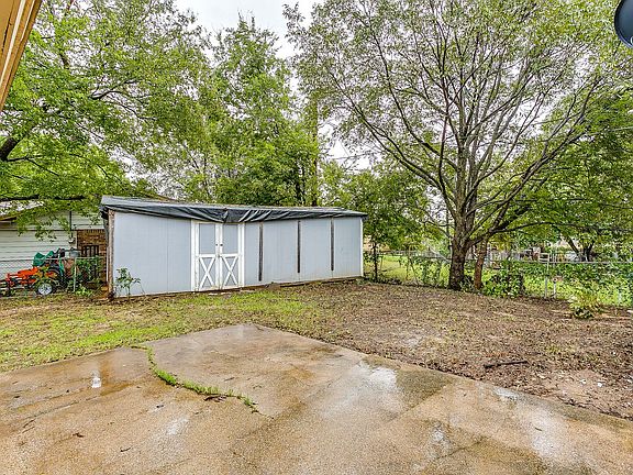 3rd image of 612 Wallace Dr