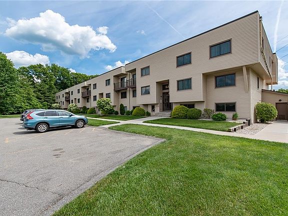3rd image of 196 Old River Rd APT 3B