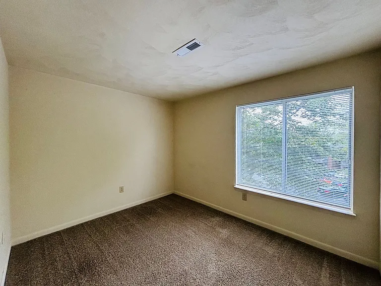 844 Claytor Sq — Photo 15