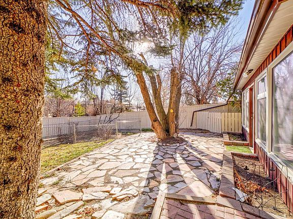 2nd image of 129 Oxford Rd W