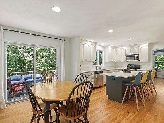 5th image of 448 Middlesex Ave