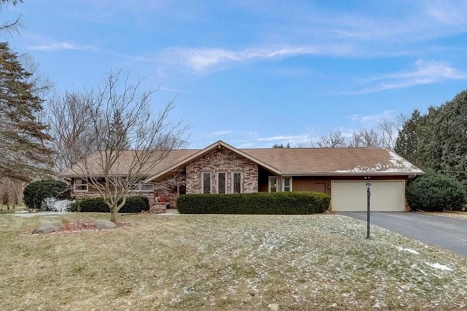 7426 North Braeburn LN, Glendale, WI 53209 Zillow
