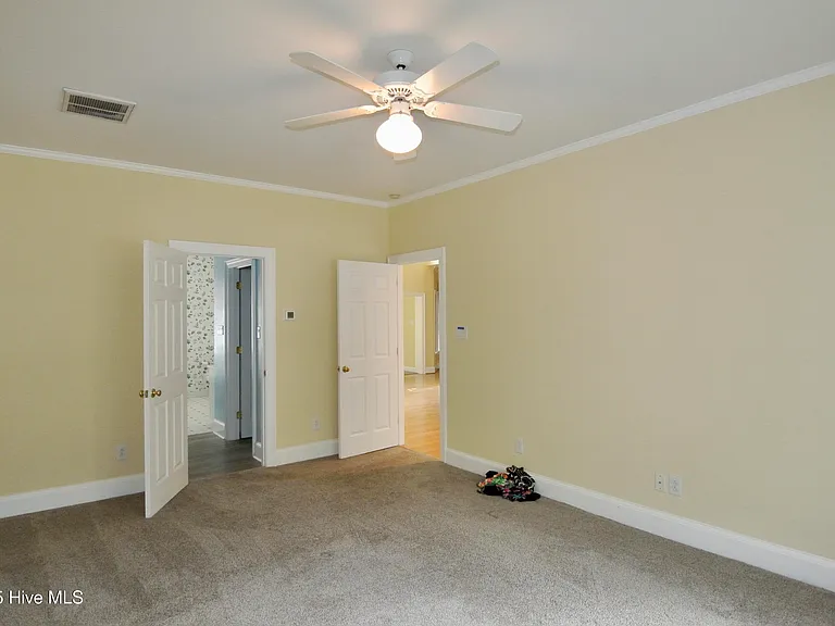 1113 Devonshire Dr — Photo 14