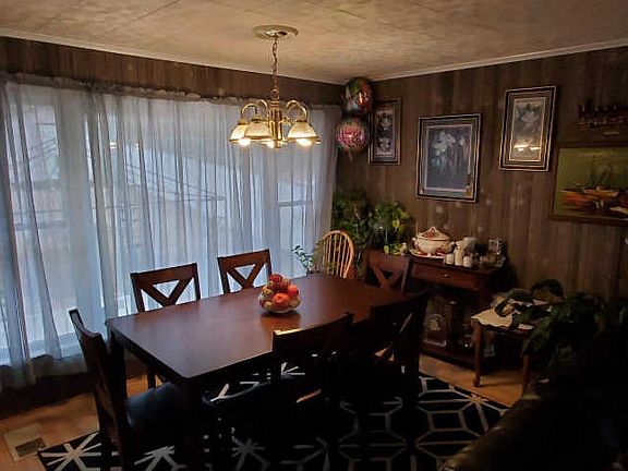 5th image of 206 Belmont Ave
