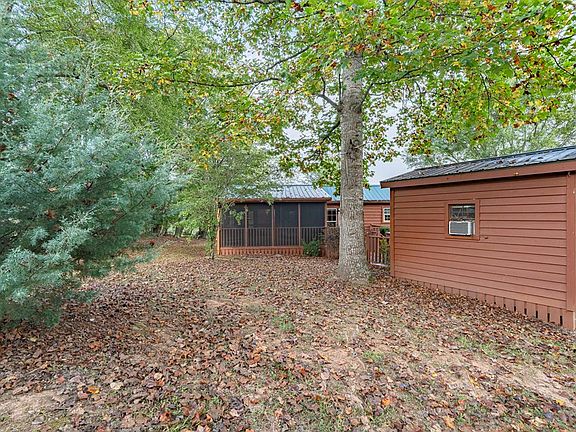 2nd image of 180 Chimney Rdg