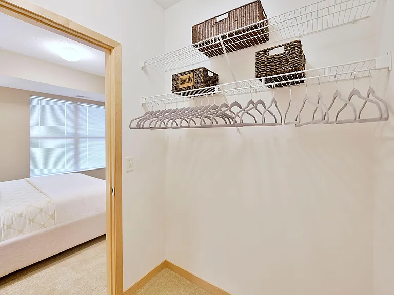 1K (one bedroom + den)