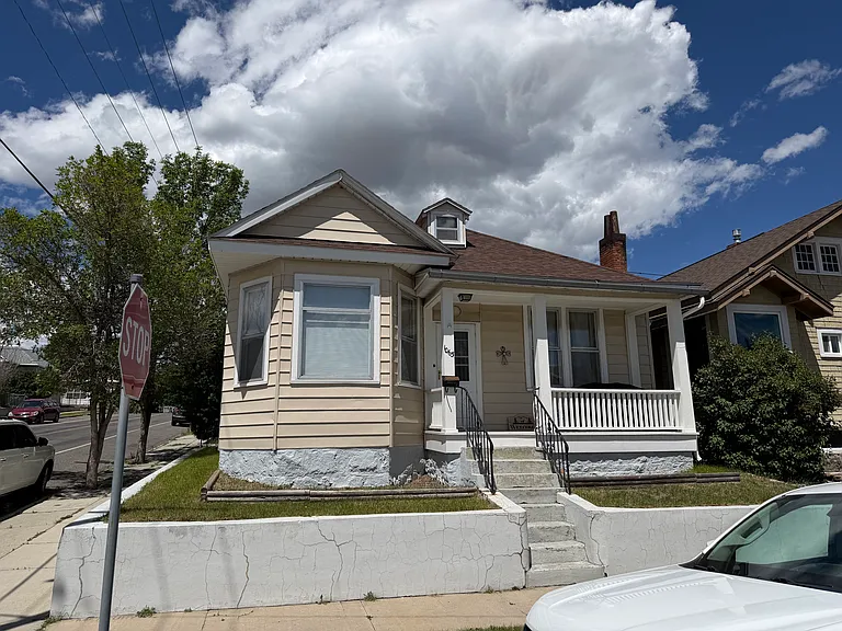 1063 W Mercury St — Photo 1