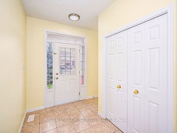4th image of 419 Tealby Cres