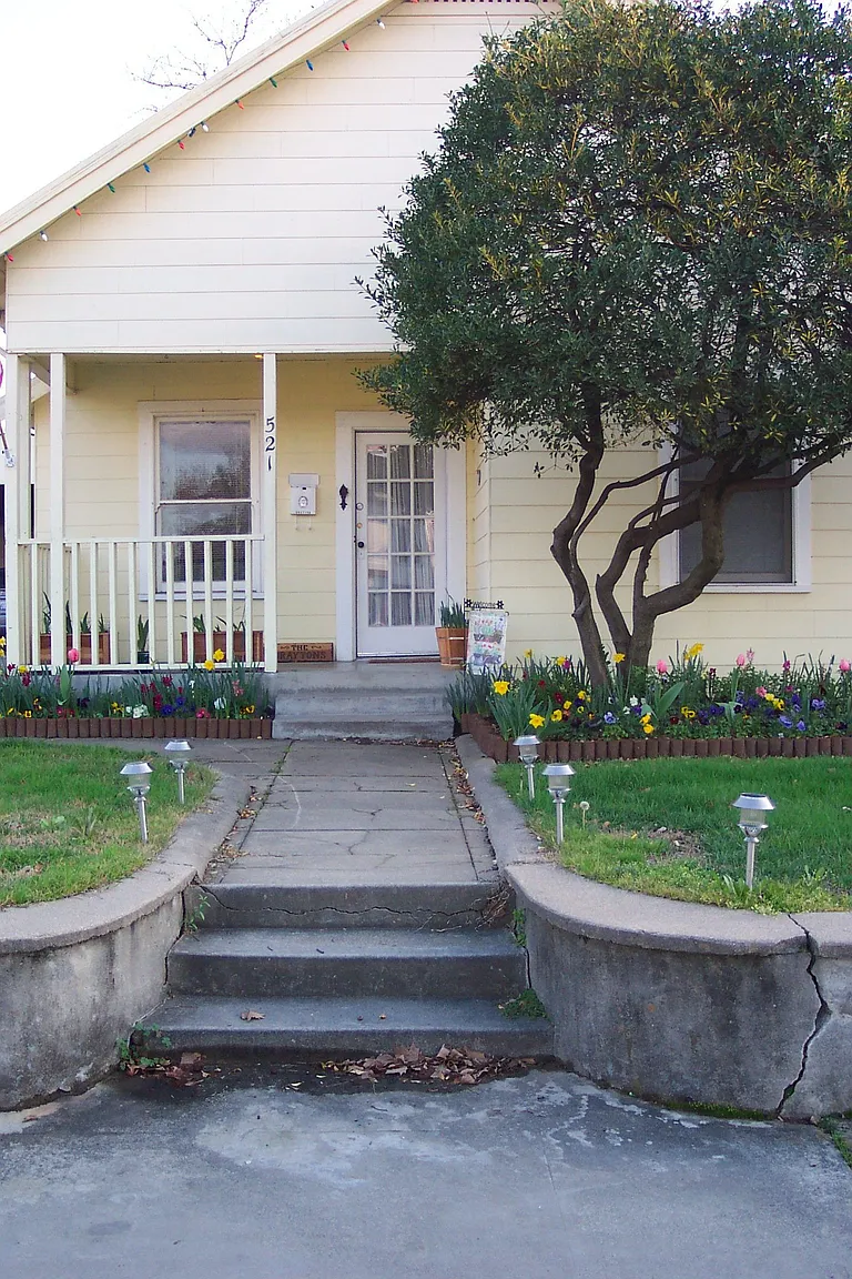 521 Main St photo 1