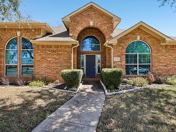3rd image of 524 Jasmine Dr