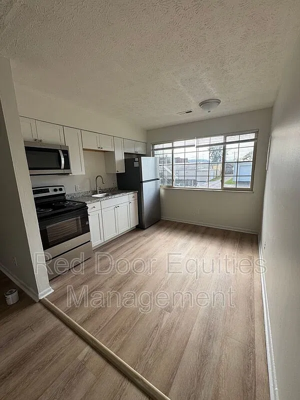 2 bed, 1.0 bath, $1,150 — Photo 4