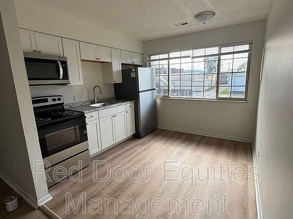 4th image of 117 W Walnut St APT 2A