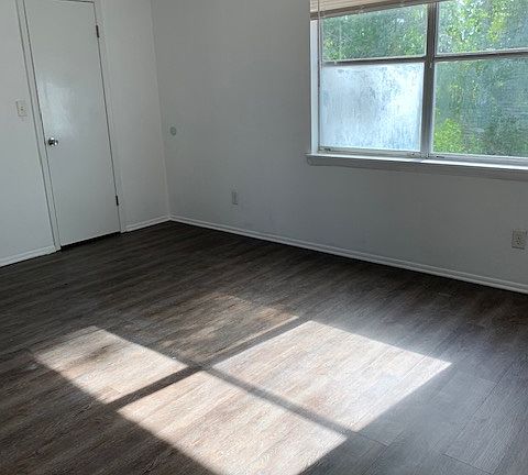 4th image of 207 N Kimbrel Ave