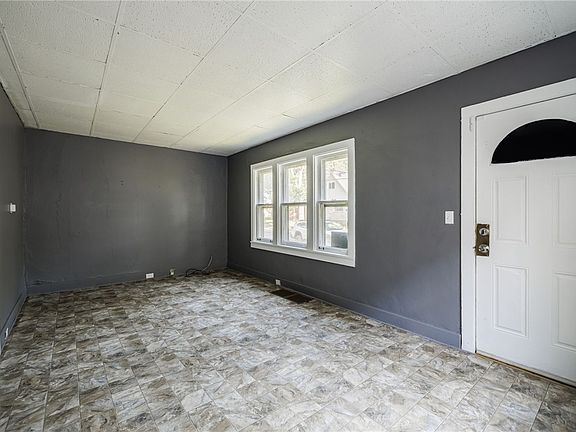 3rd image of 67 Berlin St