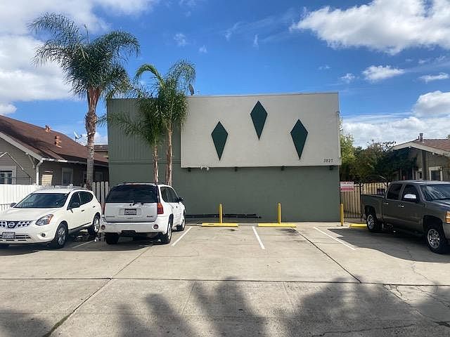 1st image of 3827 35th St APT 6