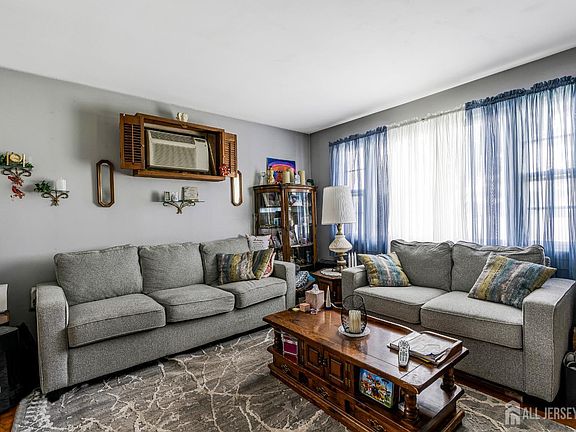 2nd image of 512-516 Voorhees Ave