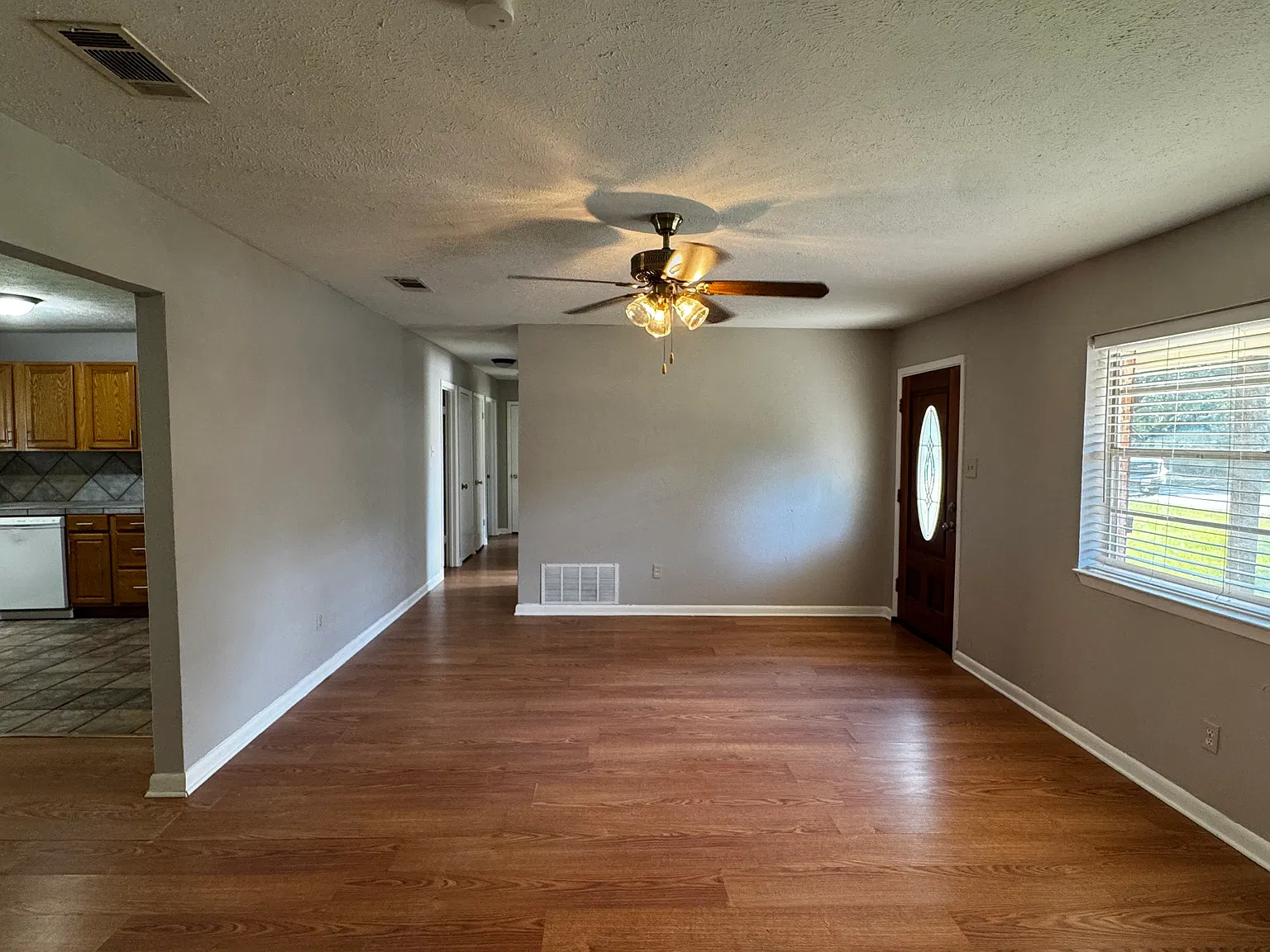 3 bed, 1616 sqft, $1,750 — Photo 2