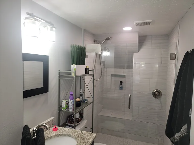 312 Crescent Ct E #1/2 — Photo 7