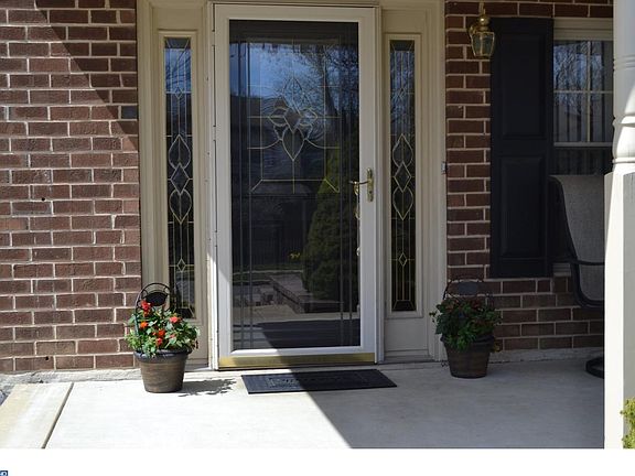 2nd image of 302 Crescent Hill Dr