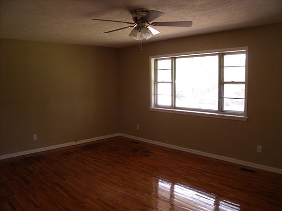4th image of 801 N 8th Scenic Dr