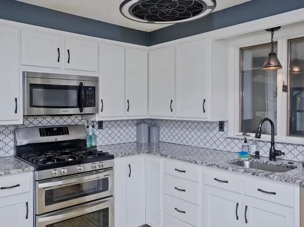 118 Thompkins Ave, East Longmeadow, MA 01028