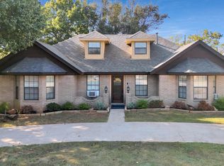 302 Old Spanish Trl, Valley View, TX 76272