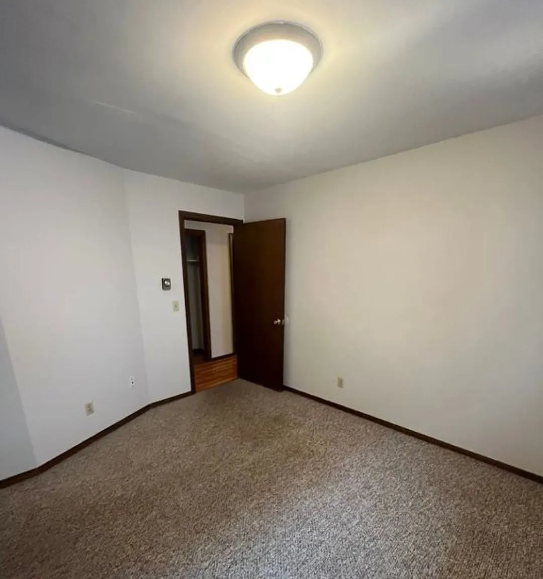 2 bed, 900 sqft, $999 — Photo 3