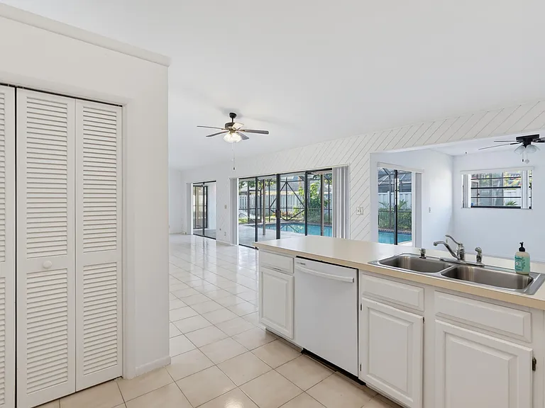6846 Bianchini Cir — Photo 7