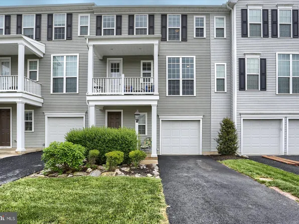 546 Rayburn Ct, Hummelstown, PA 17036