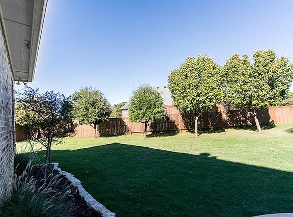 2nd image of 1629 Willow Glen Ct