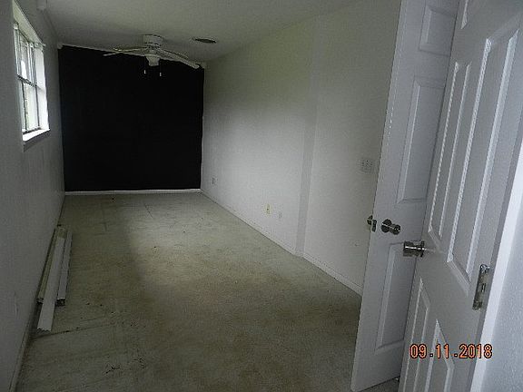 4th image of 134 Della St