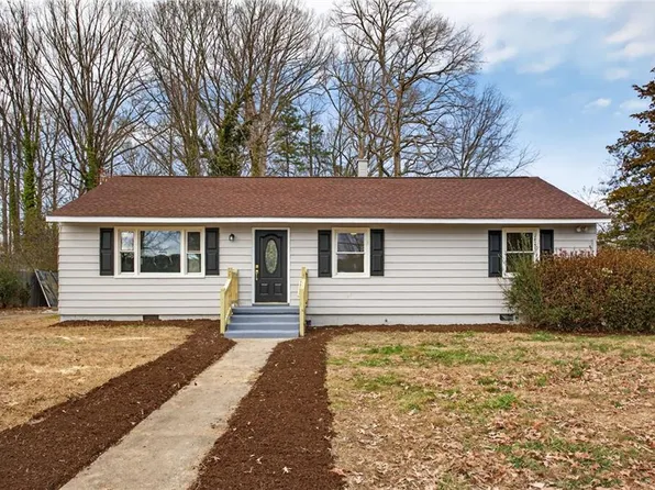 223 Woodhaven Rd, Newport News, VA 23608