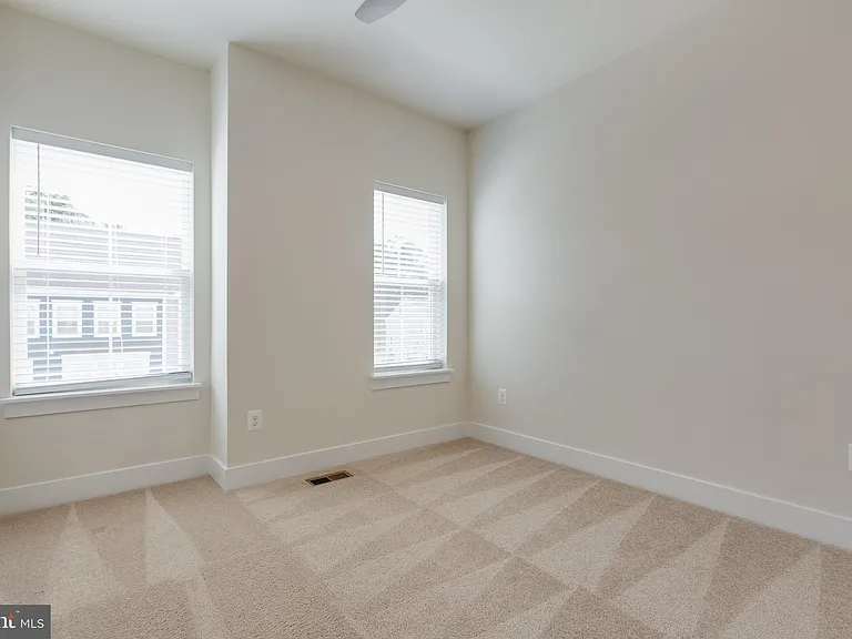 2546 Buckthorn Dr — Photo 35