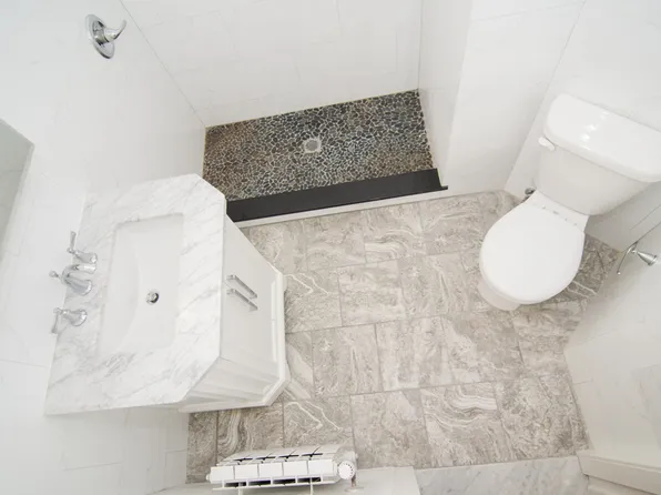 689 Leonard Street image 14 of 24