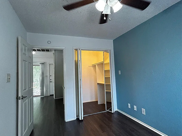 708 Graham Pl #208 — Photo 5