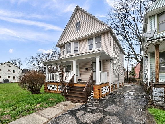 3rd image of 1639 Delmont Ave