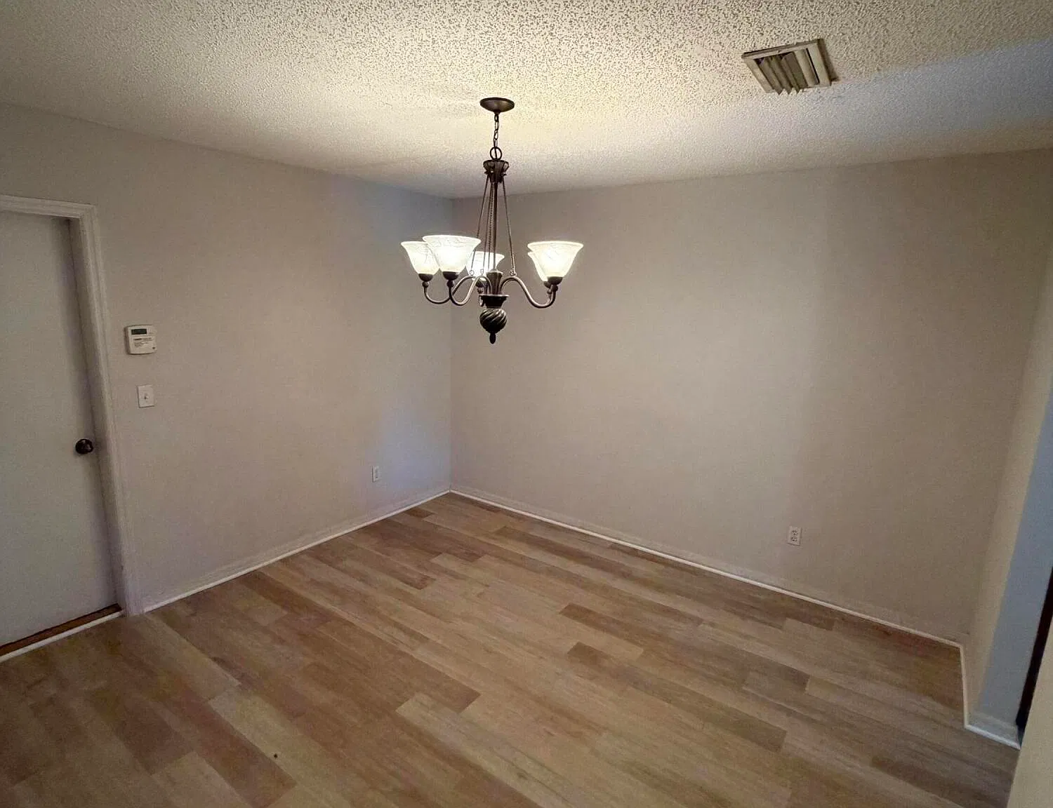 3 bed, 2.5 bath, 1508 sqft, $1,600 — Photo 2