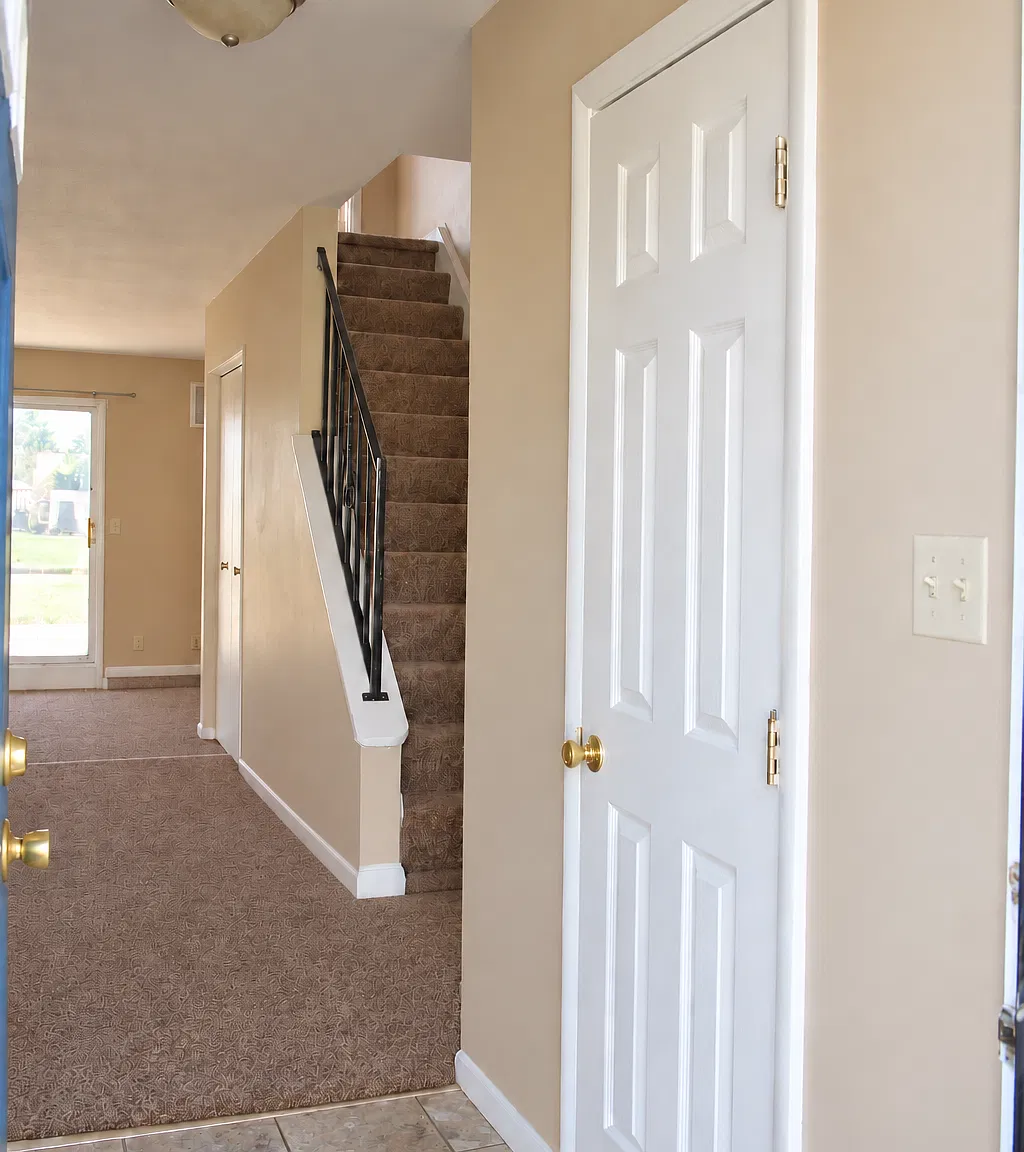 2 bed, 1.5 bath, 1024 sqft, $1,100 — Photo 2