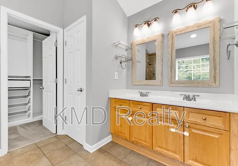 5010 Bellville Ct — Photo 12