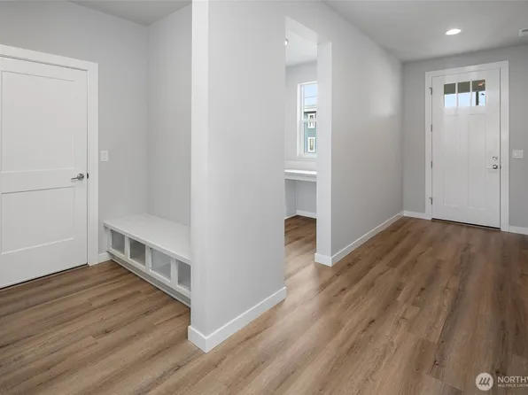 562 SW 97th Street #4, Seattle, WA 98106