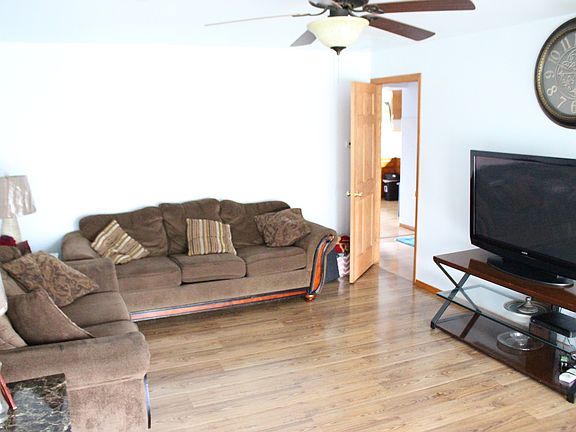 3rd image of 9439 S 81st Ct