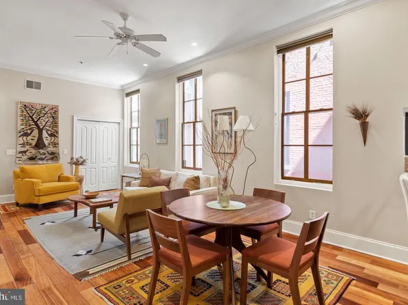 2049 Walnut St APT 1R, Philadelphia, PA 19103