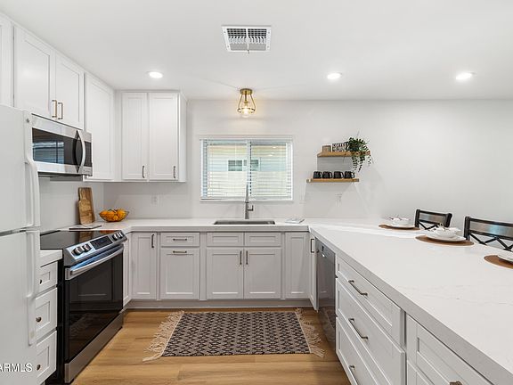4th image of 646 W WOODMAN Drive
