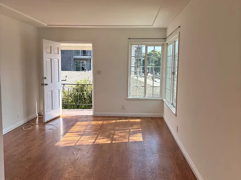 2584 S Sepulveda Blvd — Photo 2