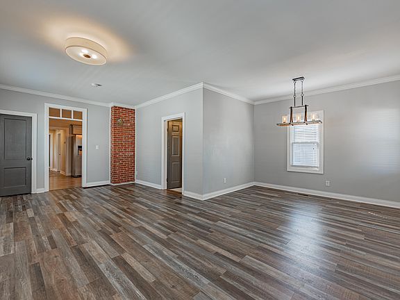 5th image of 2819 Oakley St