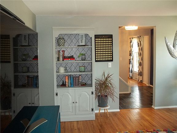 5th image of 939 Waldwick Dr
