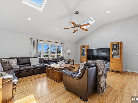 5th image of 88 Avenue A