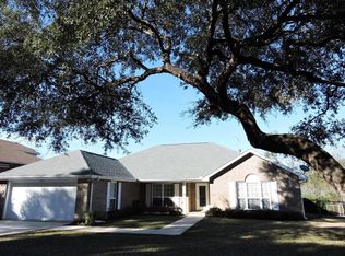 952 Lake Dr, Niceville, FL 32578