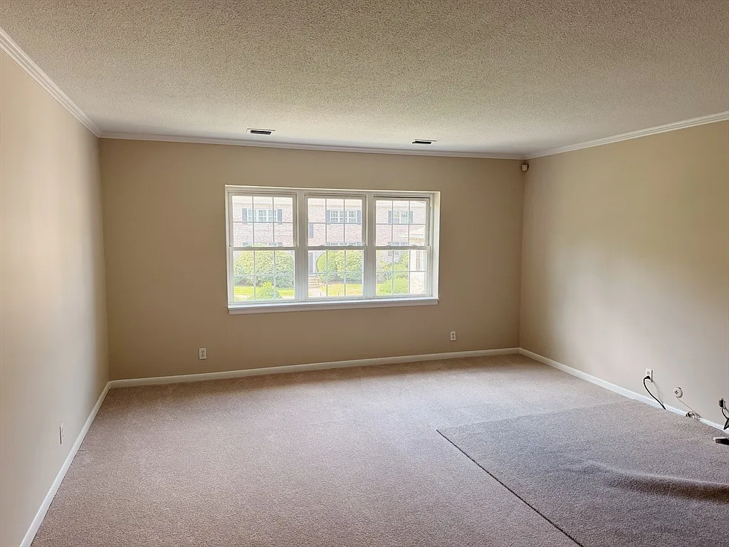 3 bed, 2.0 bath, 1057 sqft, $3,450 — Photo 3