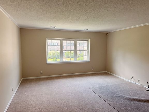 3rd image of 18 Lake Shore Ter APT 3